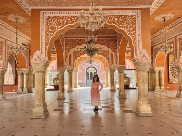 Woman wearing a long dress in India – India packing list